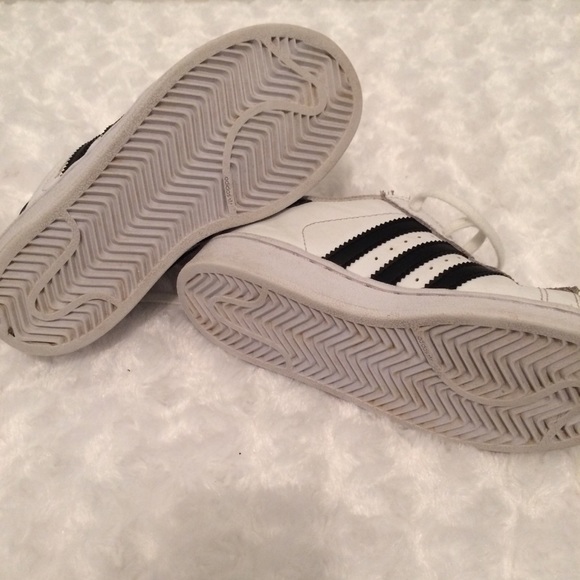 Kid’s adidas SuperStar Shoes - Picture 6 of 7